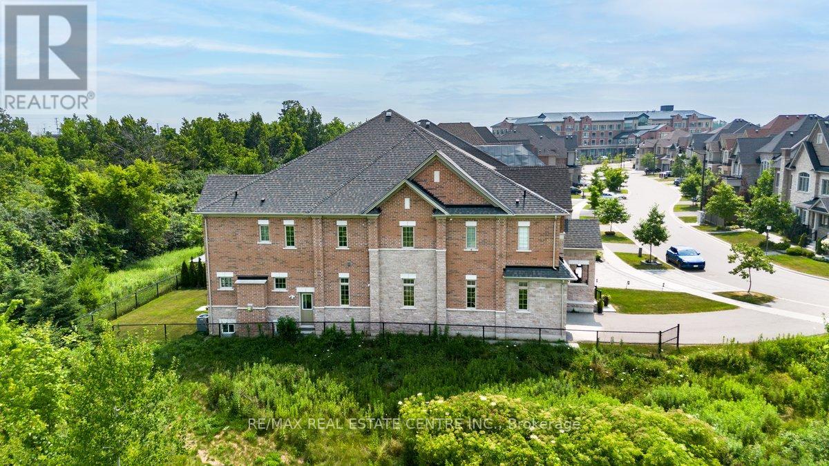 Property at 22 MALASPINA CLOSE N image 2