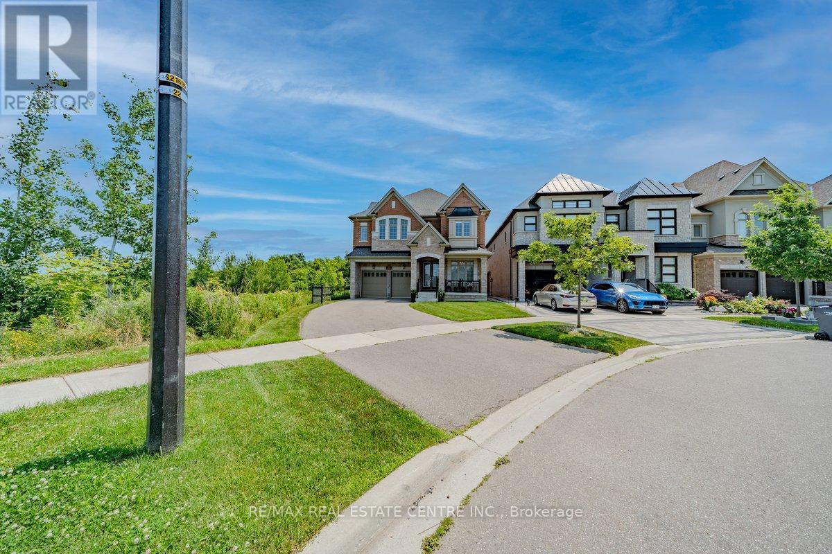 Property at 22 MALASPINA CLOSE N image 3
