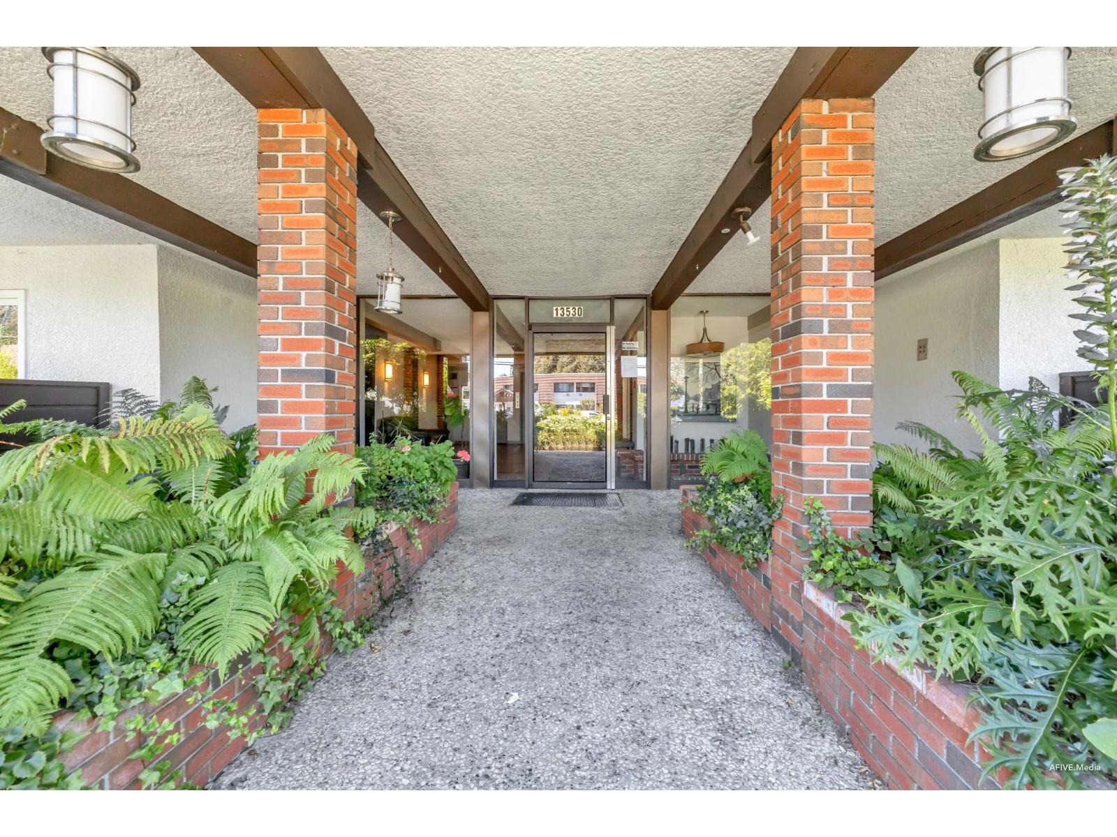 304 13530 Hilton Road, Surrey, British Columbia  V3R 5J4 - Photo 5 - R3036757