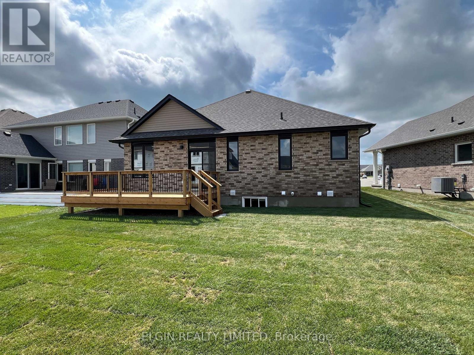 9 Dunning Way, St. Thomas, Ontario  N5R 0P7 - Photo 2 - X12178871