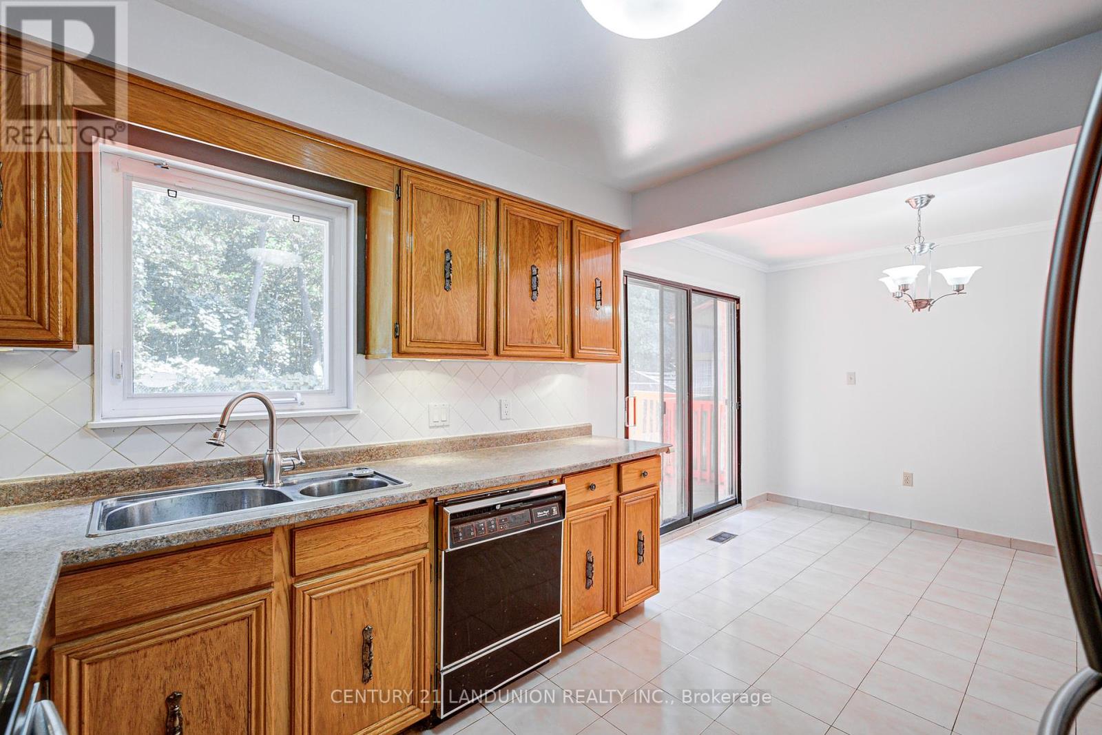 12b Burnt Bark Drive, Toronto, Ontario  M1V 3J8 - Photo 11 - E12342615