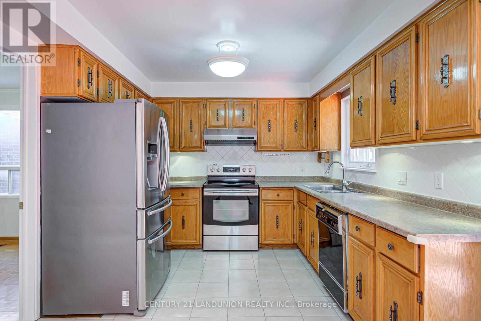 12b Burnt Bark Drive, Toronto, Ontario  M1V 3J8 - Photo 8 - E12342615