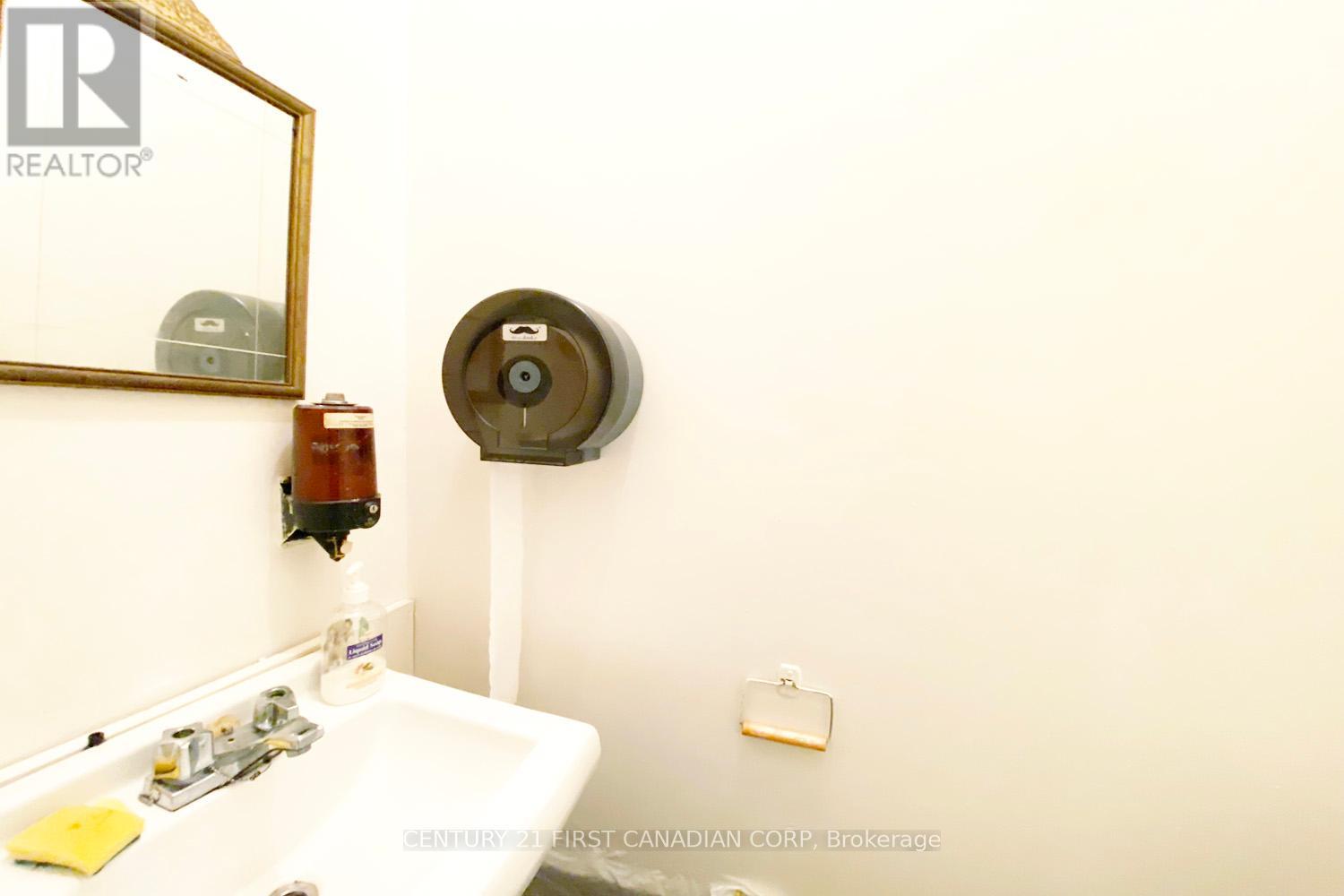 20 King Street W, Lambton Shores, Ontario  N0N 1J0 - Photo 23 - X12342655