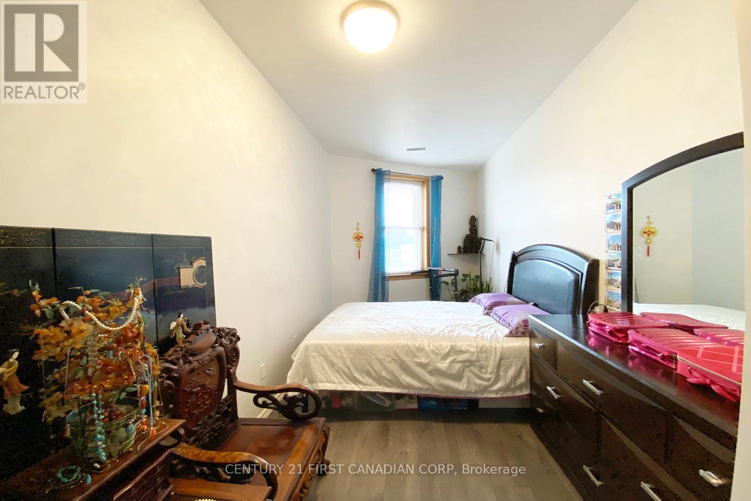 20 King Street W, Lambton Shores, Ontario  N0N 1J0 - Photo 30 - X12342655
