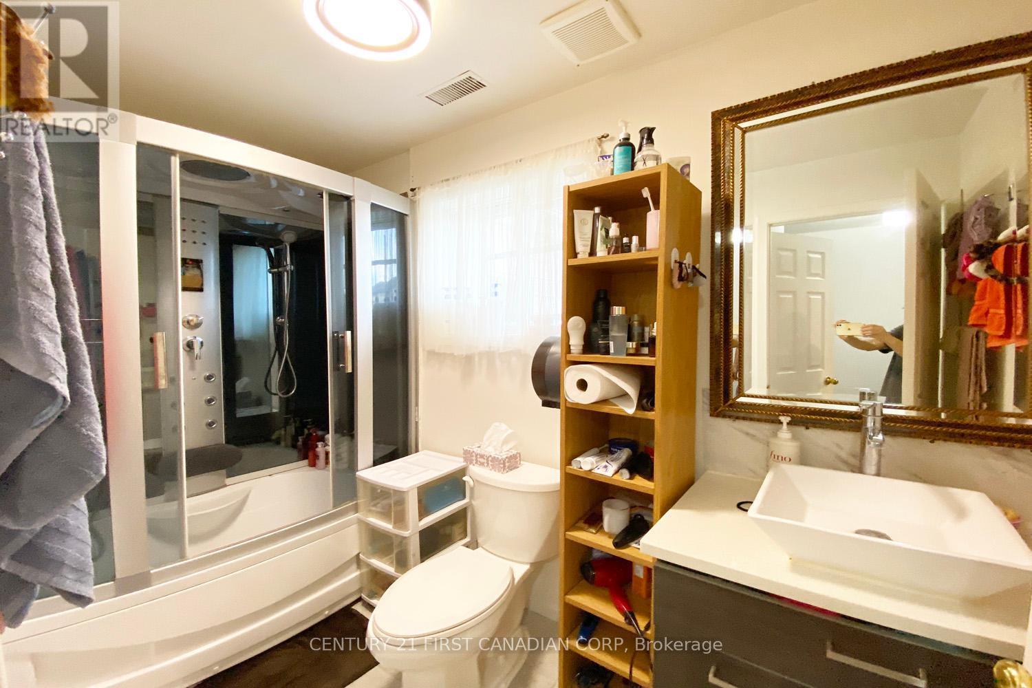 20 King Street W, Lambton Shores, Ontario  N0N 1J0 - Photo 33 - X12342655