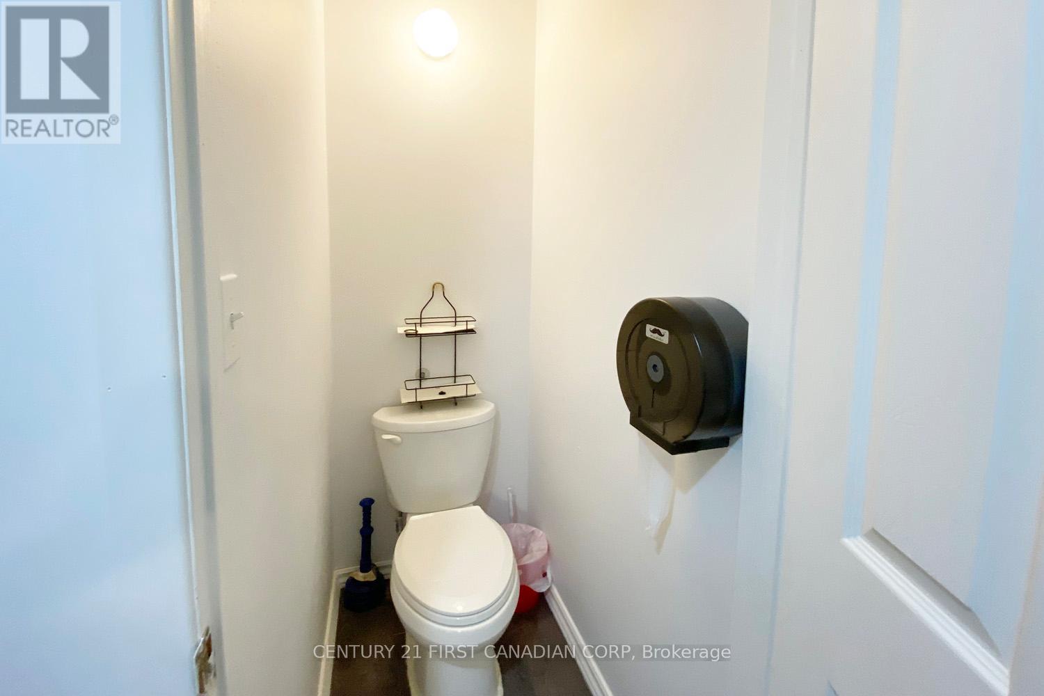 20 King Street W, Lambton Shores, Ontario  N0N 1J0 - Photo 34 - X12342655