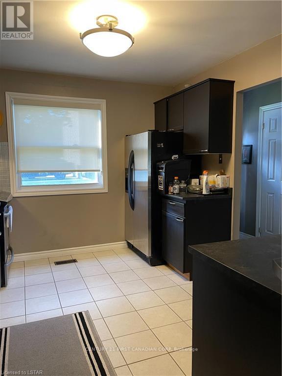 710 Wonderland Road S, London South, Ontario  N6K 1L8 - Photo 10 - X12342673