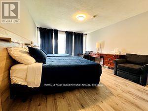 15 Lake Drive N, Georgina, Ontario  L4P 1A1 - Photo 4 - N12342604