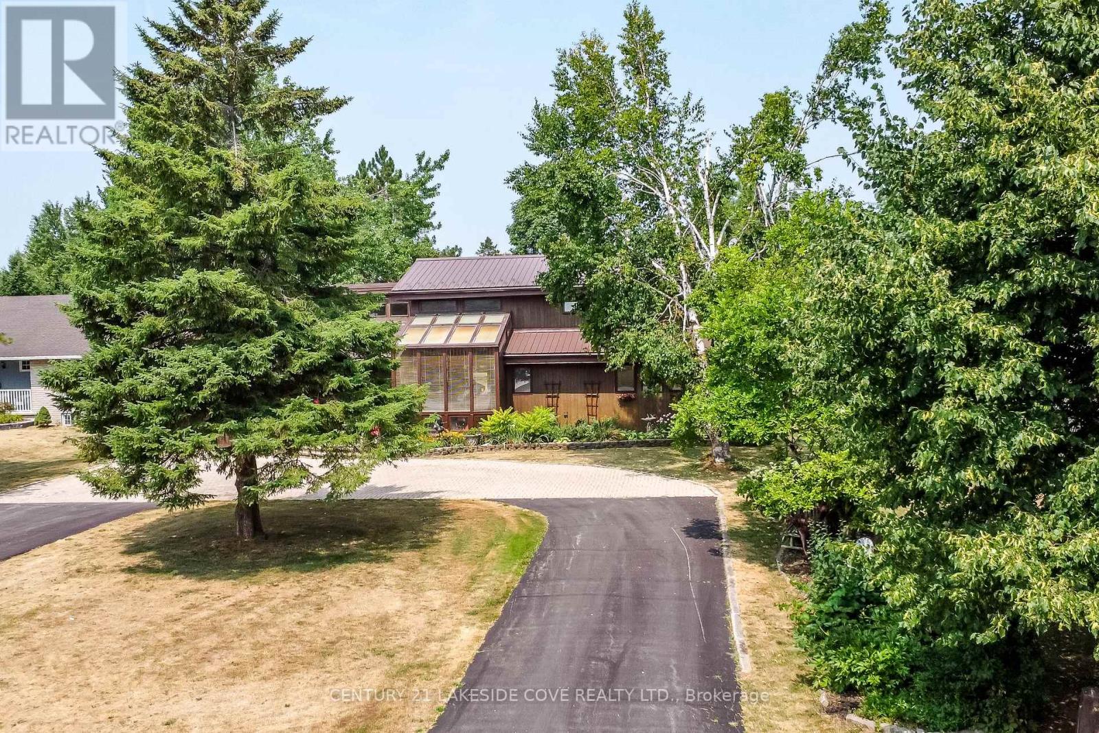135 Bayshore Drive, Ramara, Ontario  L0K 1B0 - Photo 2 - S12342630