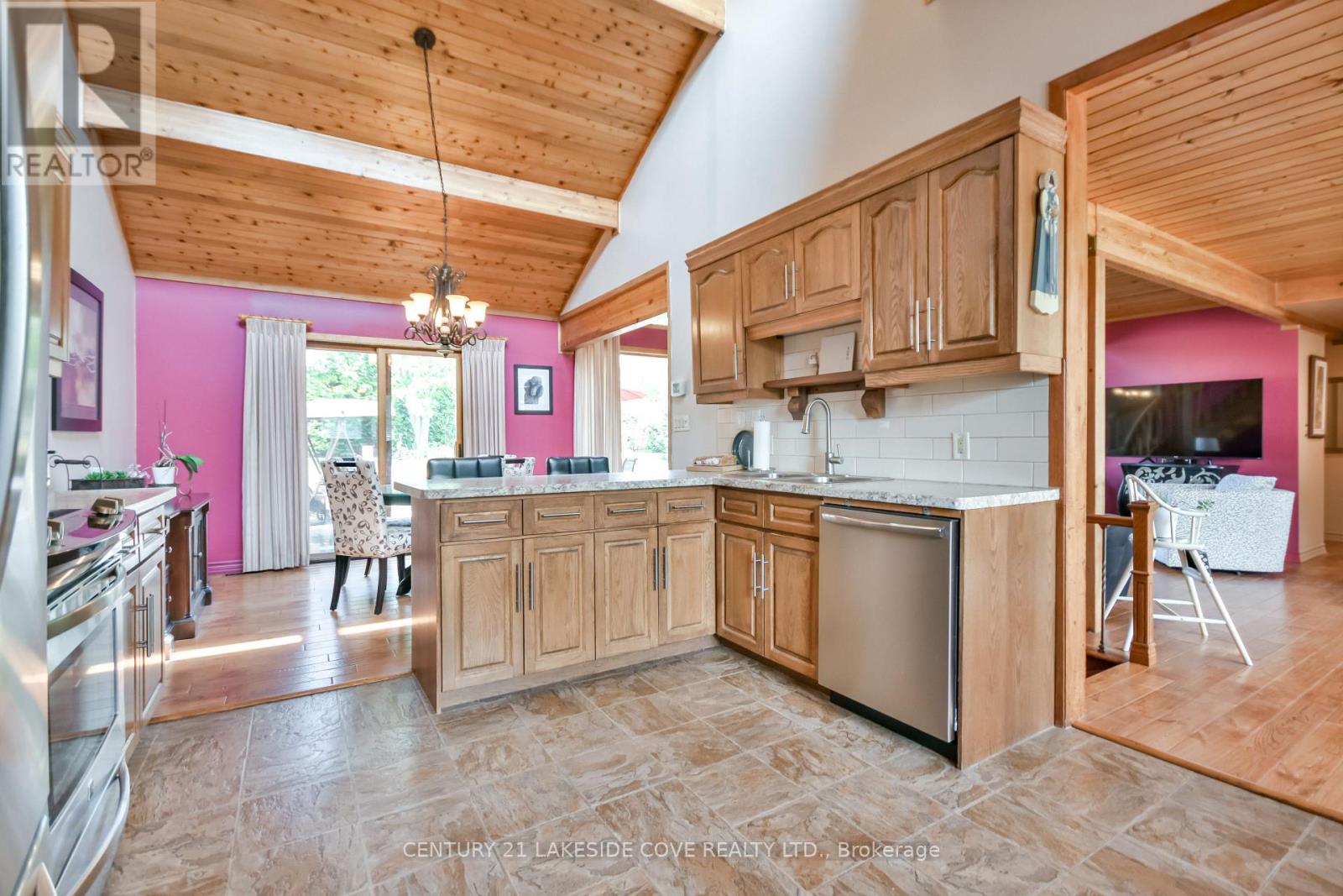 135 Bayshore Drive, Ramara, Ontario  L0K 1B0 - Photo 20 - S12342630