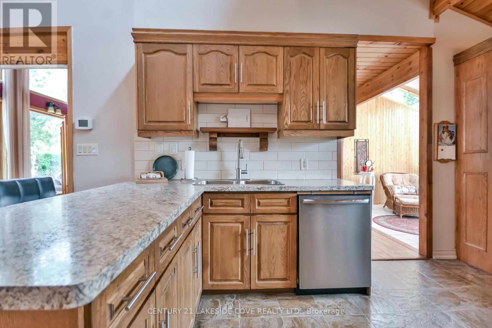 135 Bayshore Drive, Ramara, Ontario  L0K 1B0 - Photo 25 - S12342630