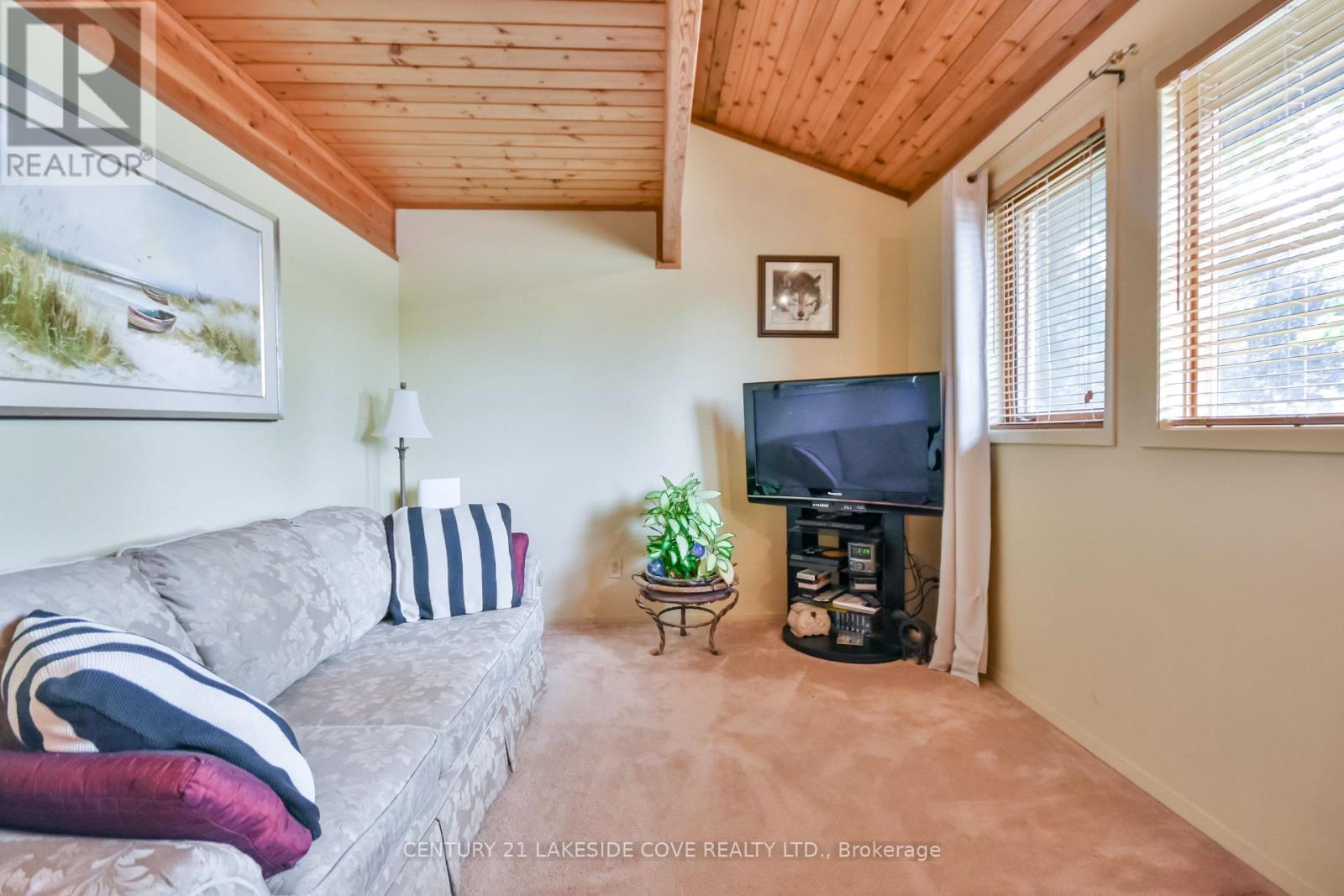 135 Bayshore Drive, Ramara, Ontario  L0K 1B0 - Photo 26 - S12342630
