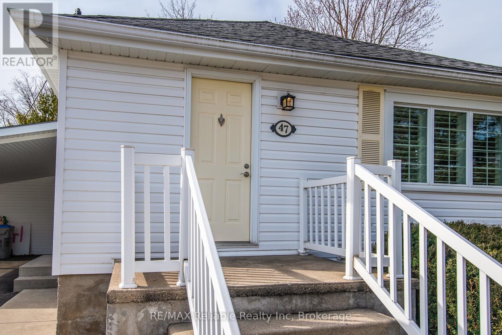 47 West William Street, Huron East, Ontario  N0K 1W0 - Photo 3 - X12342669
