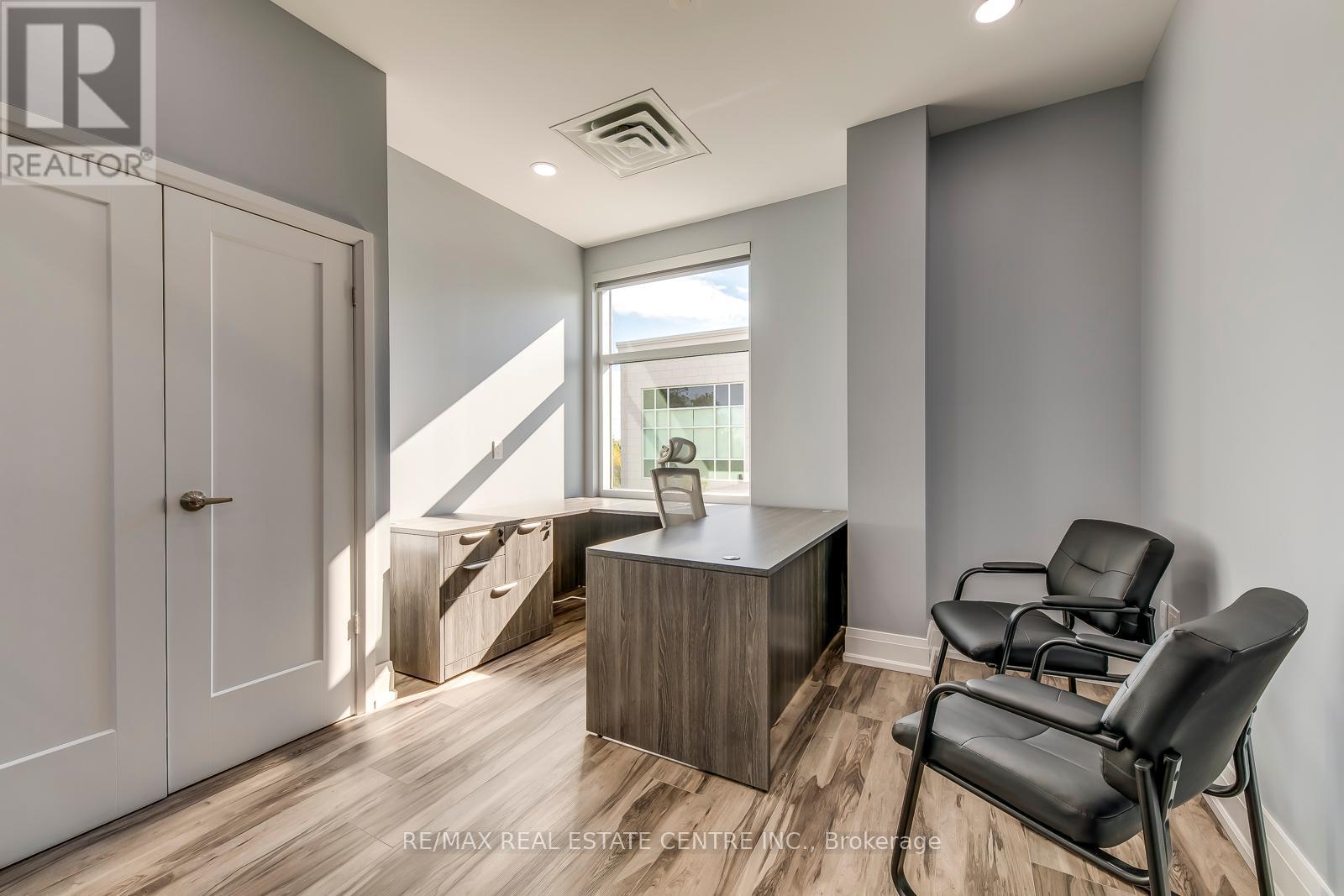 211 - 3475 Rebecca Street, Oakville, Ontario  L6L 0H3 - Photo 11 - W12342624