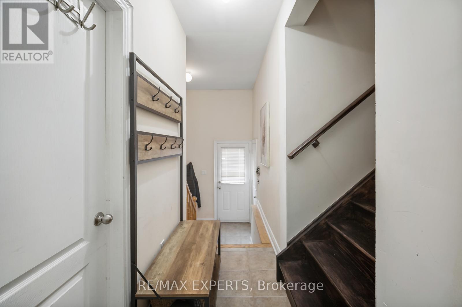 28 Dokkum Crescent, Brampton (Snelgrove), Ontario  L6Z 4T6 - Photo 18 - W12342638