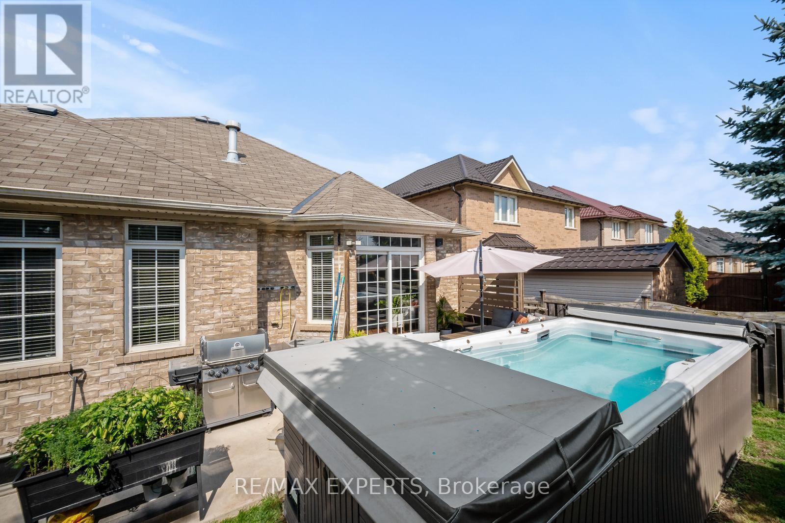 28 Dokkum Crescent, Brampton (Snelgrove), Ontario  L6Z 4T6 - Photo 34 - W12342638