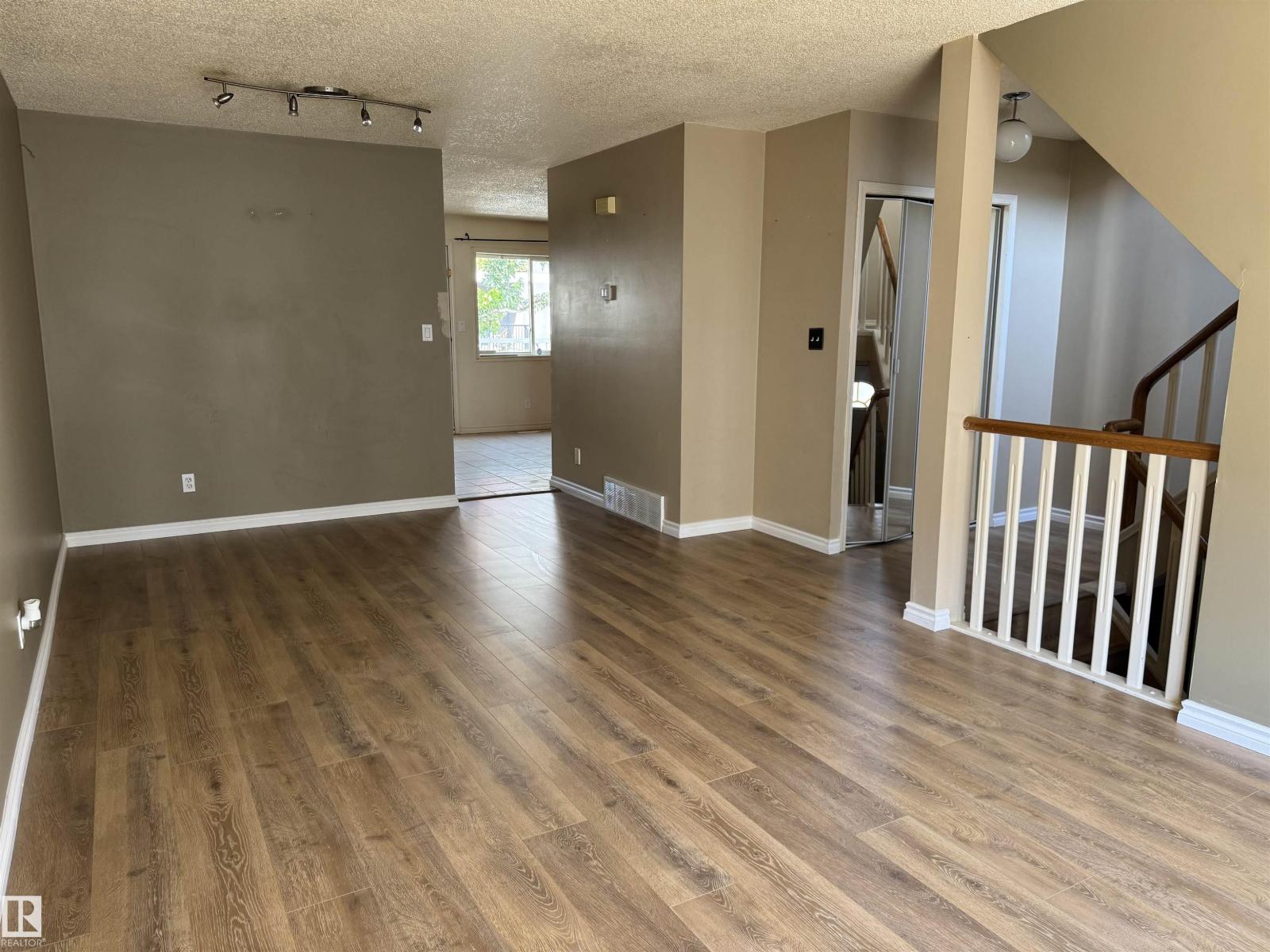 Property at #8 11718 97 ST NW image 3