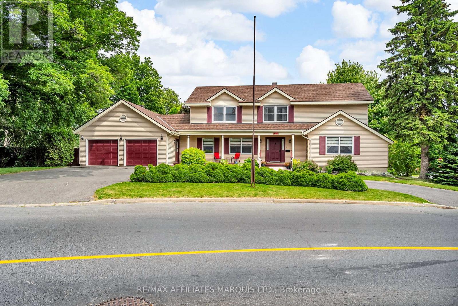 1356 Lochiel Street, Cornwall, Ontario  K6H 6N2 - Photo 2 - X12239227