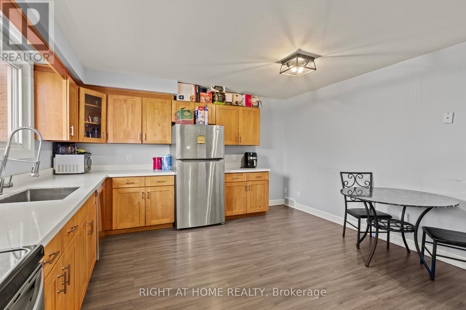 10 Mcdougall Drive, Thorold (Confederation Heights), Ontario  L2V 4C4 - Photo 11 - X12342642
