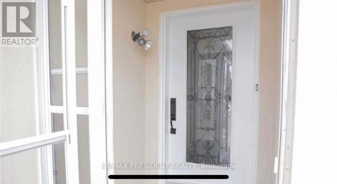 146 Havelock Drive, Brampton, Ontario  L6W 4G3 - Photo 2 - W12342305
