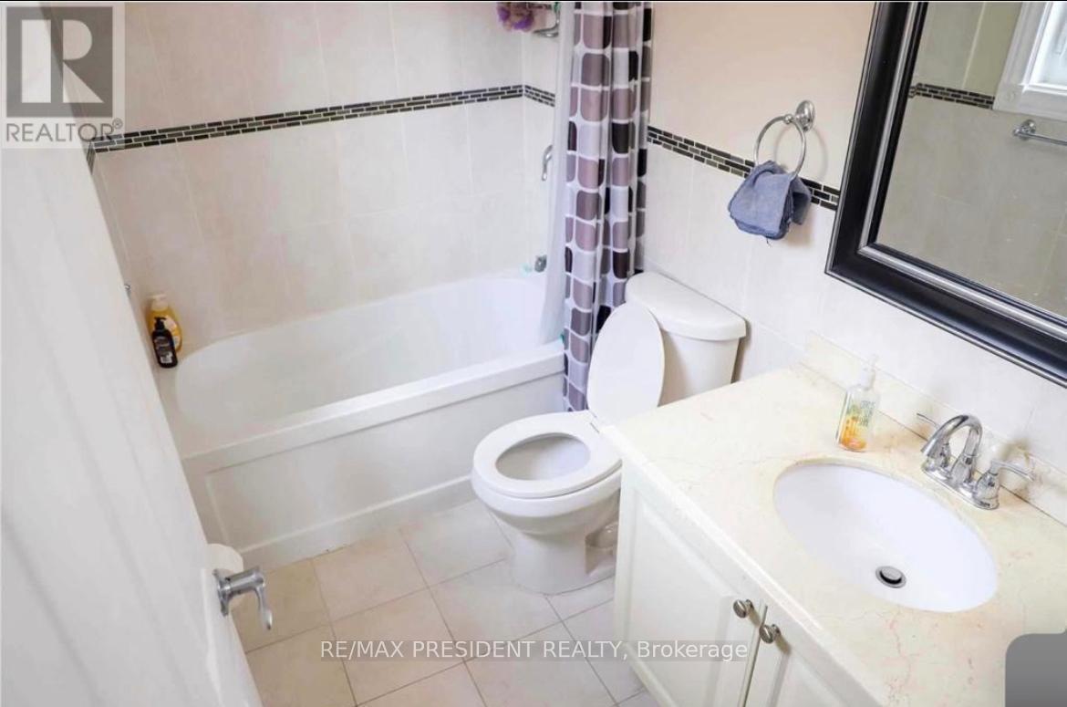 146 Havelock Drive, Brampton, Ontario  L6W 4G3 - Photo 10 - W12342305