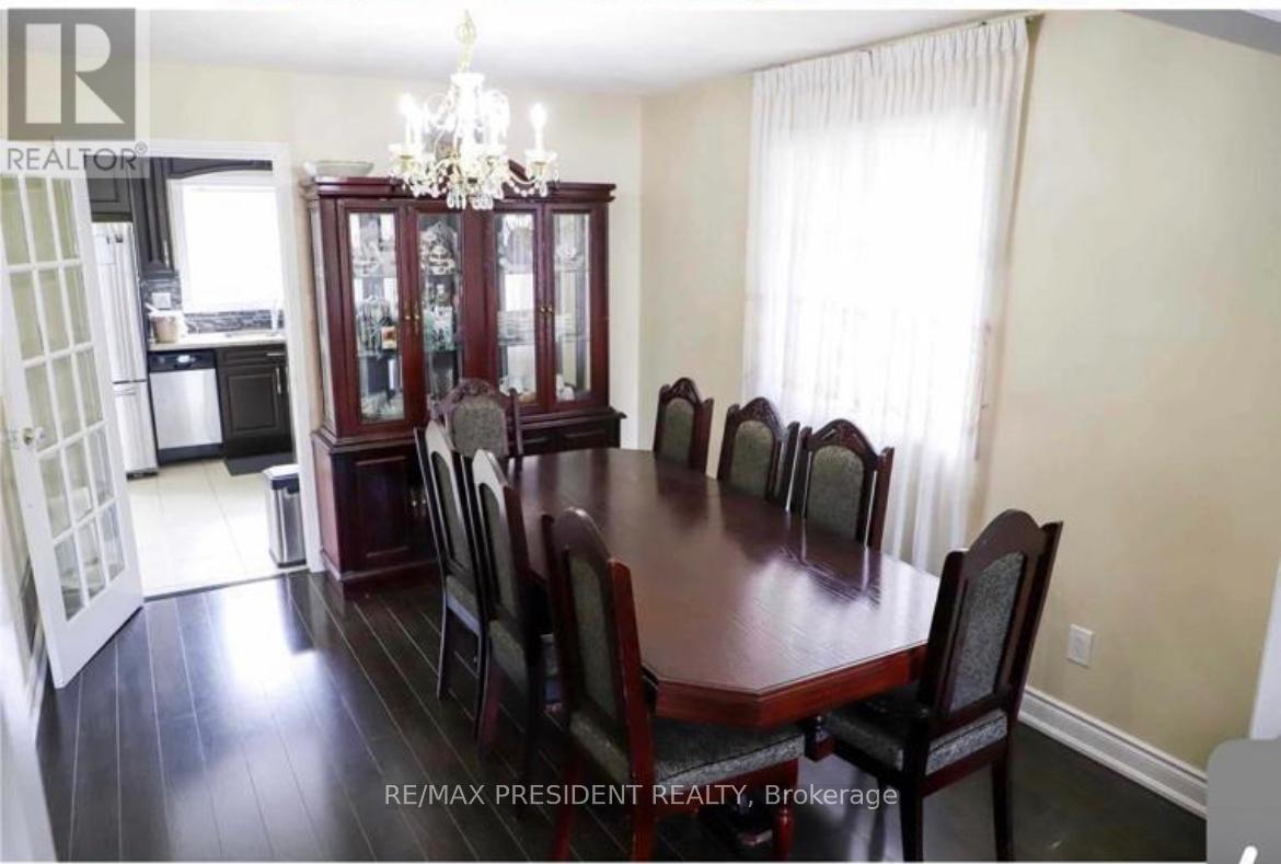 146 Havelock Drive, Brampton, Ontario  L6W 4G3 - Photo 4 - W12342305