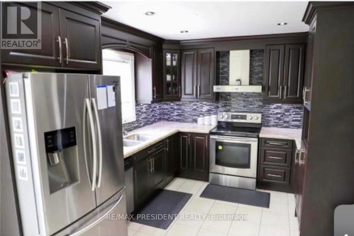 146 Havelock Drive, Brampton, Ontario  L6W 4G3 - Photo 5 - W12342305