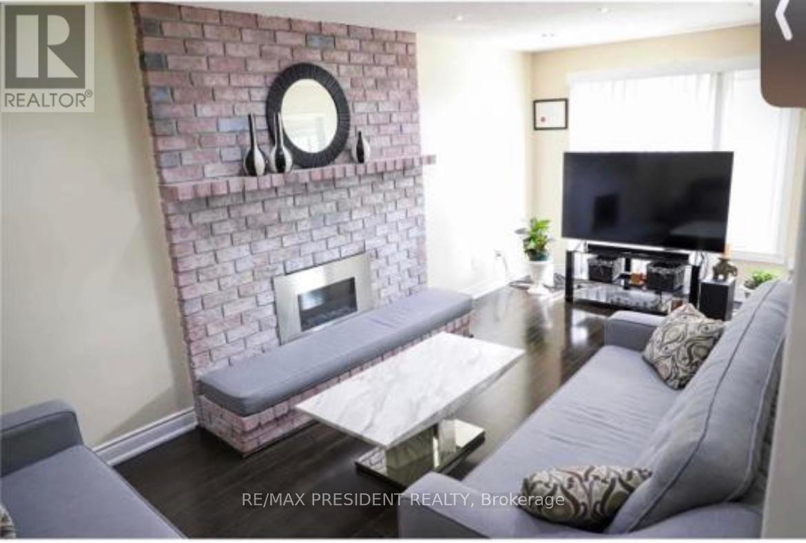 146 Havelock Drive, Brampton, Ontario  L6W 4G3 - Photo 6 - W12342305
