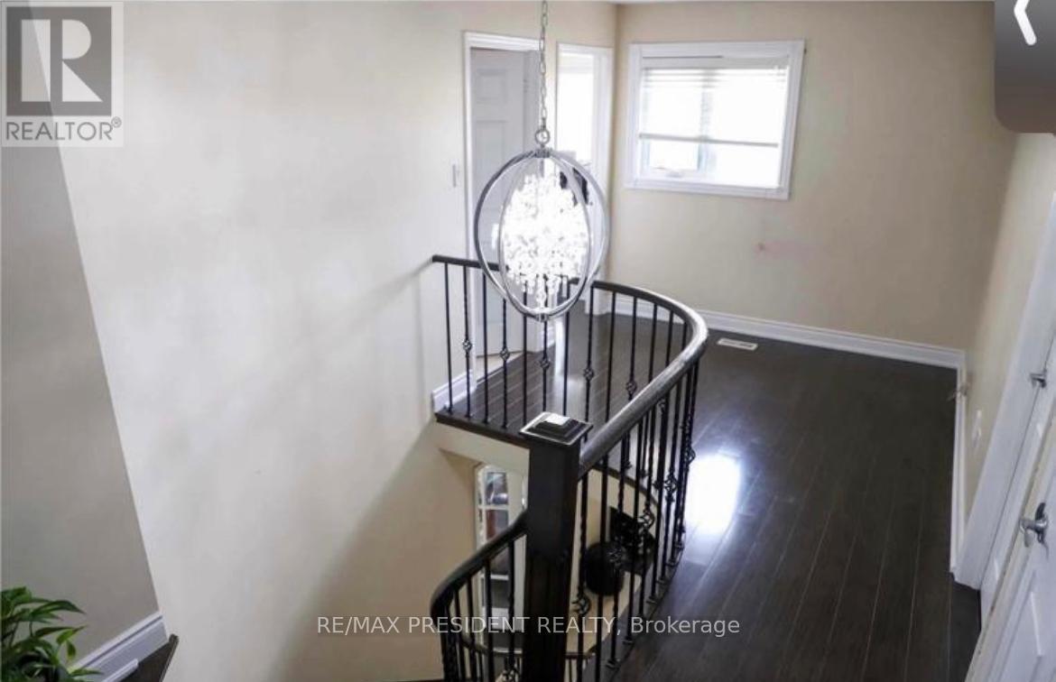146 Havelock Drive, Brampton, Ontario  L6W 4G3 - Photo 9 - W12342305