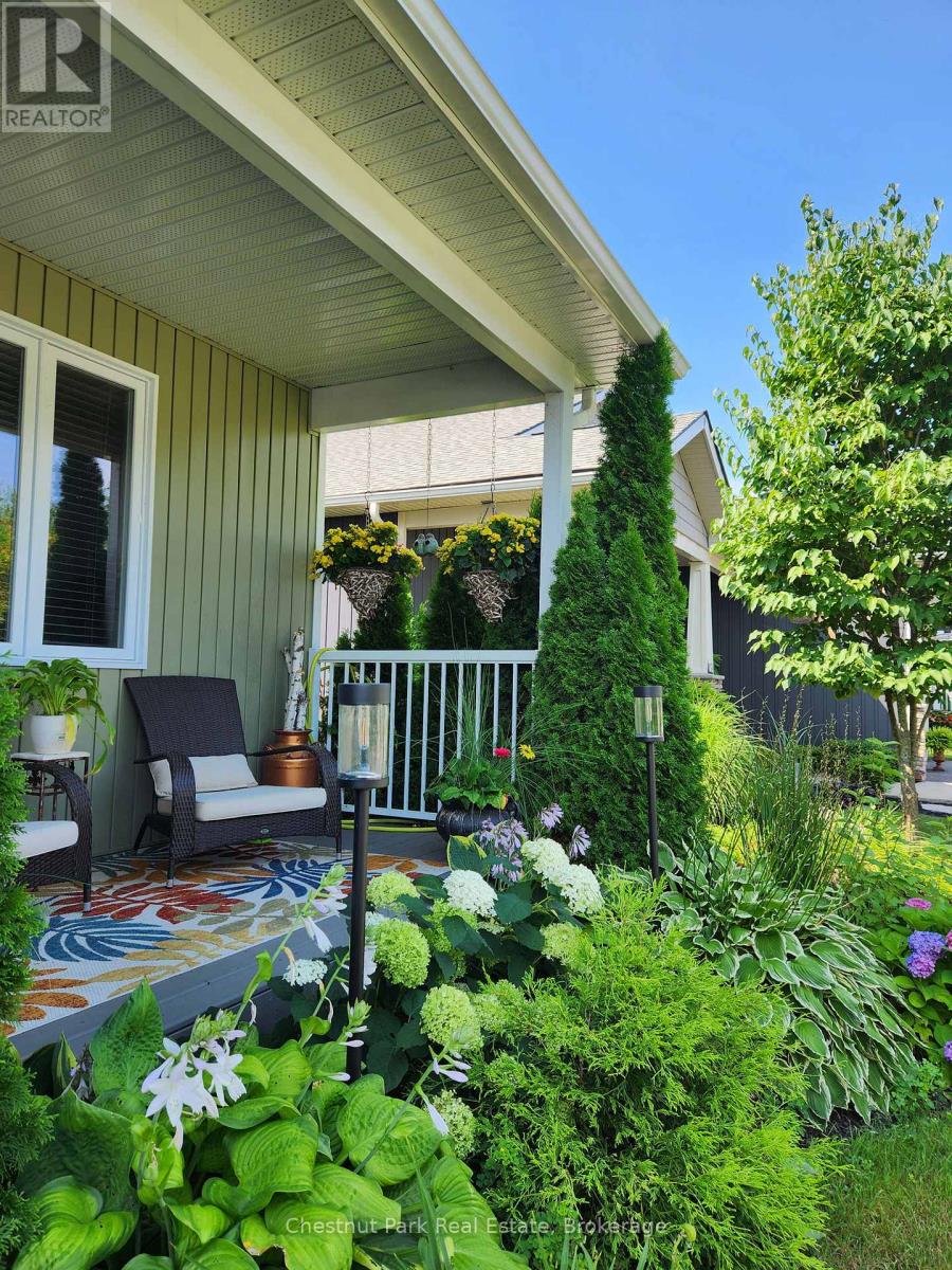 Property at 153 PINERIDGE GATE image 3