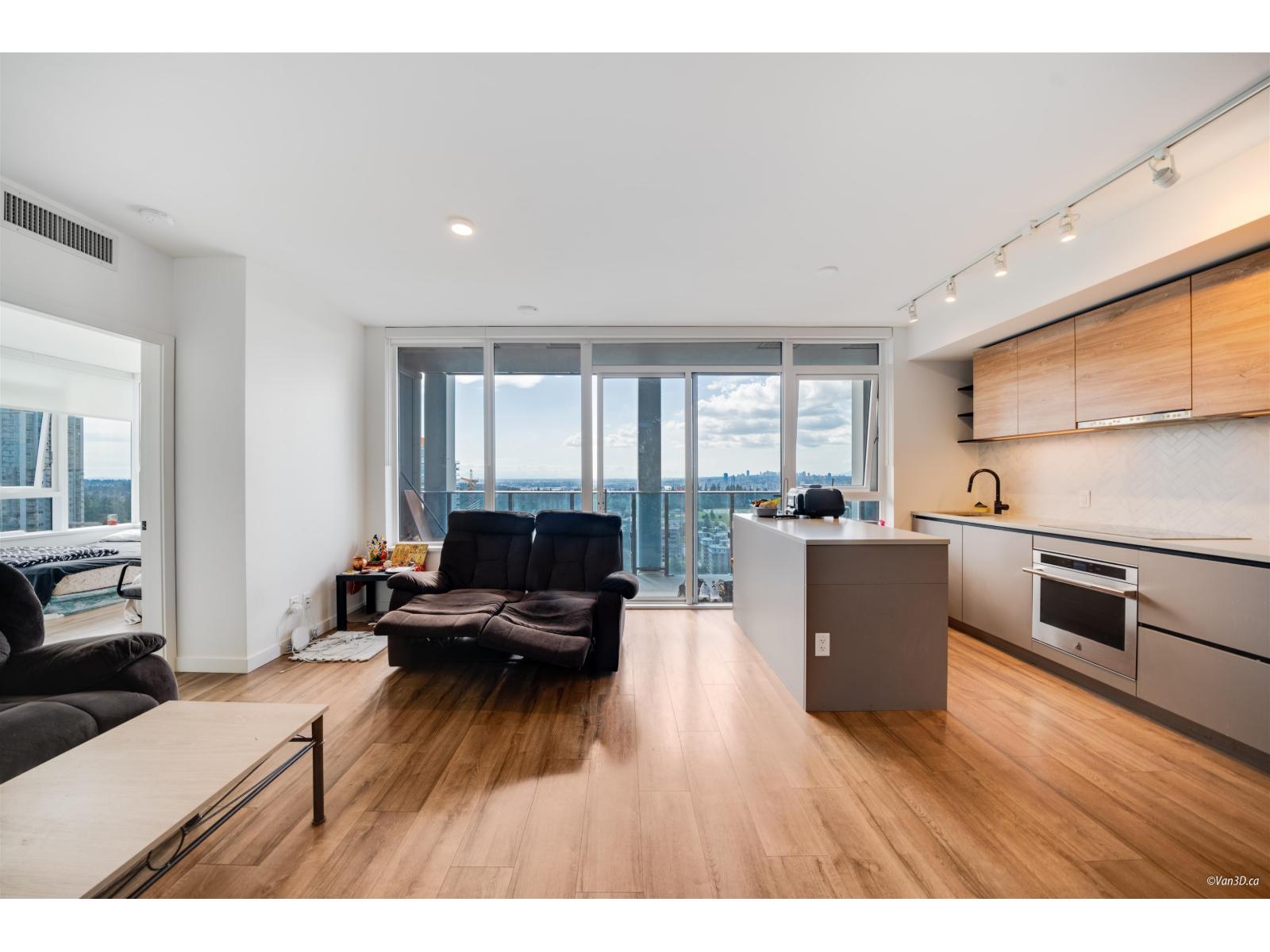 2710 10448 University Drive, Surrey, British Columbia  V3T 0S7 - Photo 3 - R3033781