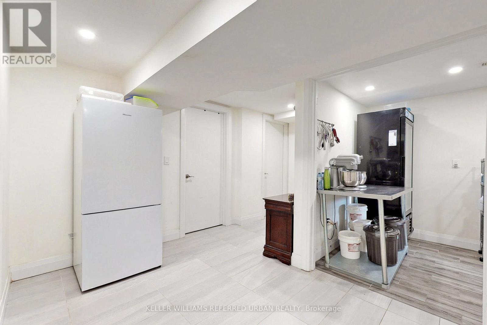 19 Bicknell Avenue, Toronto, Ontario  M6M 4G4 - Photo 21 - W12342726