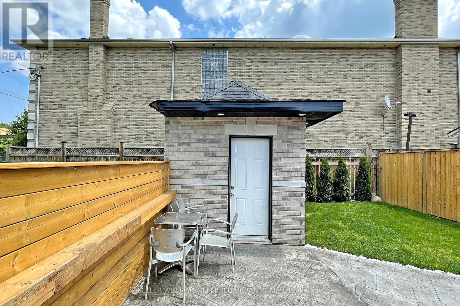 19 Bicknell Avenue, Toronto, Ontario  M6M 4G4 - Photo 24 - W12342726