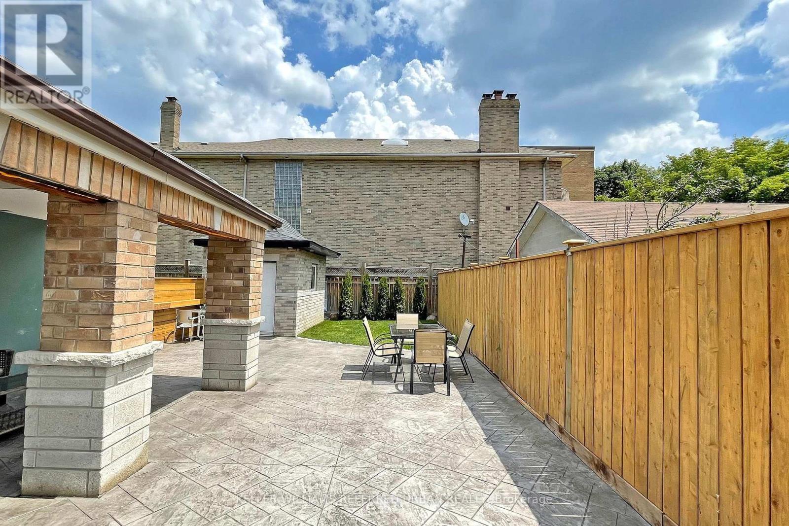 19 Bicknell Avenue, Toronto, Ontario  M6M 4G4 - Photo 25 - W12342726