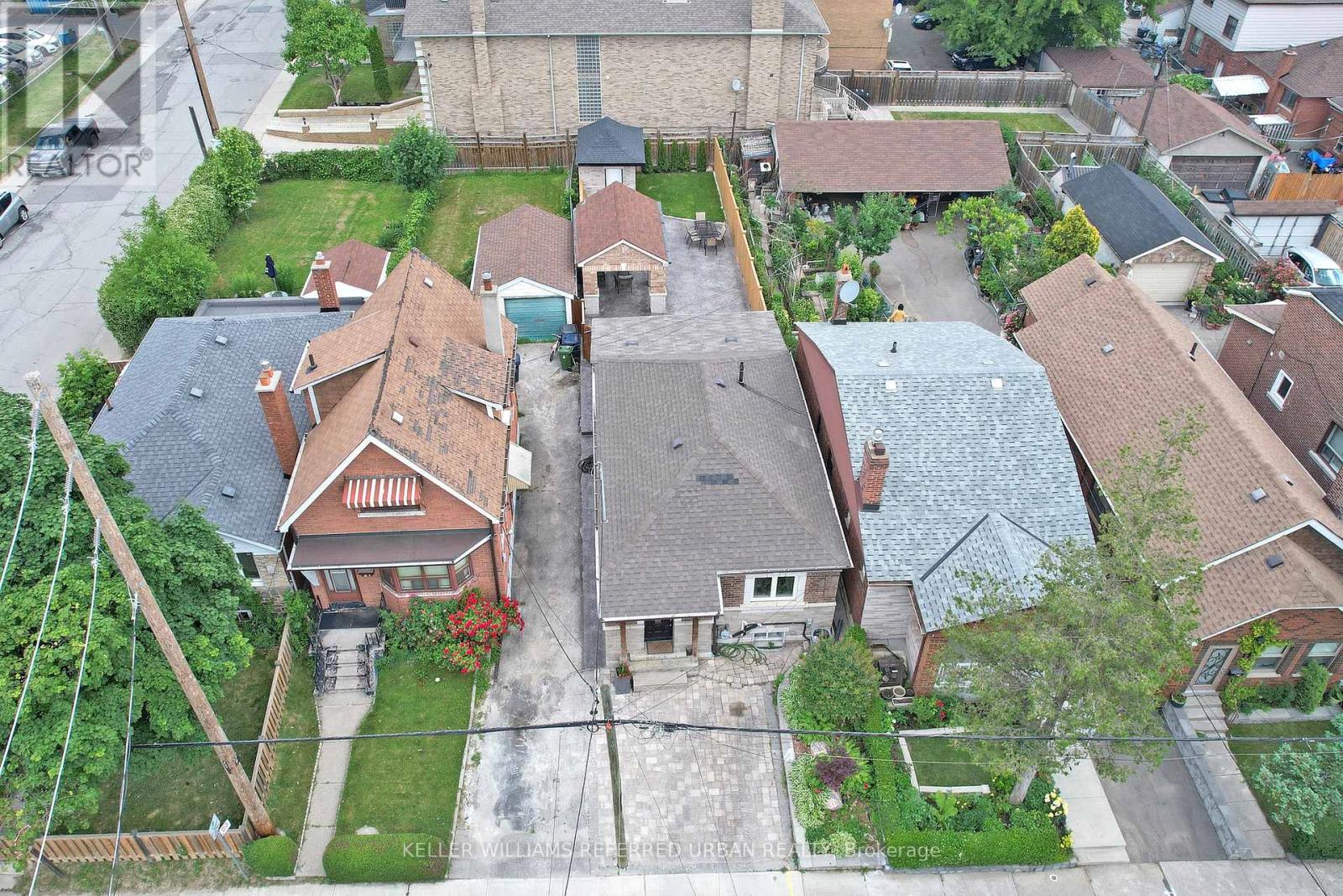 19 Bicknell Avenue, Toronto, Ontario  M6M 4G4 - Photo 34 - W12342726