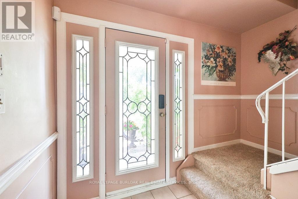 37 Sunrise Crescent, Hamilton (Dundas), Ontario  L9H 3S1 - Photo 8 - X12342720