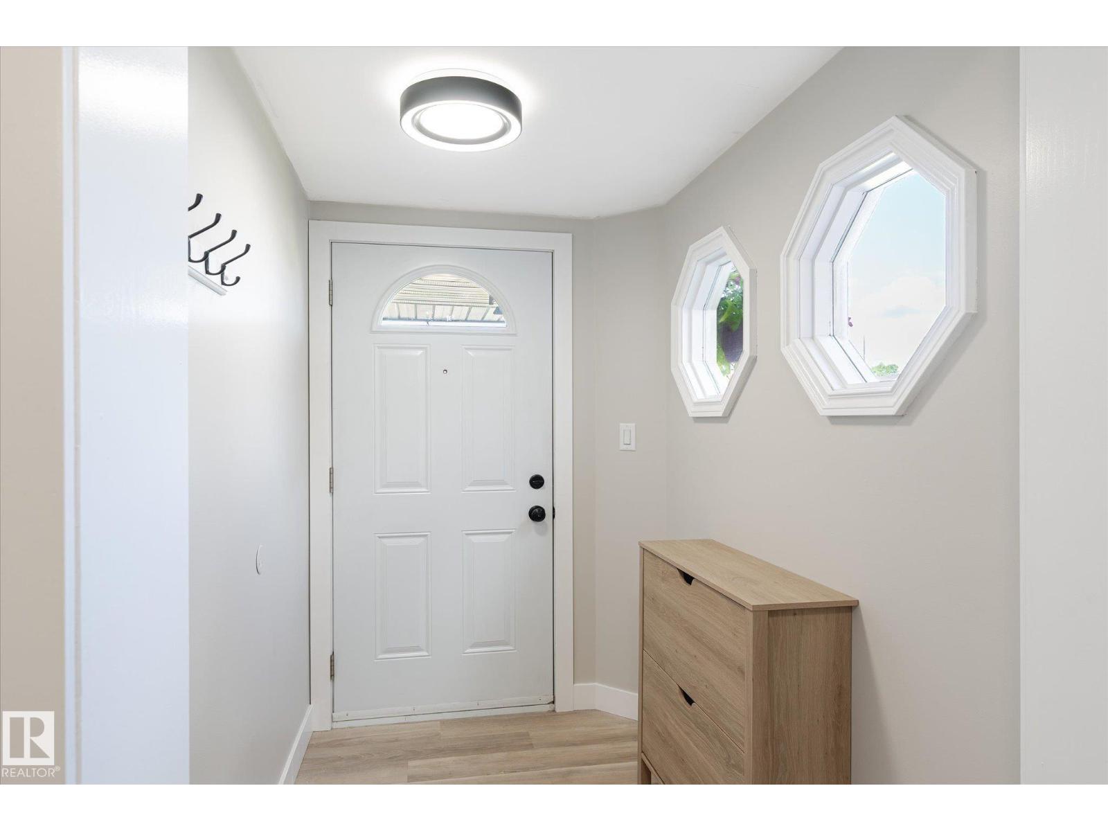 Property at 13543 139 ST NW image 2