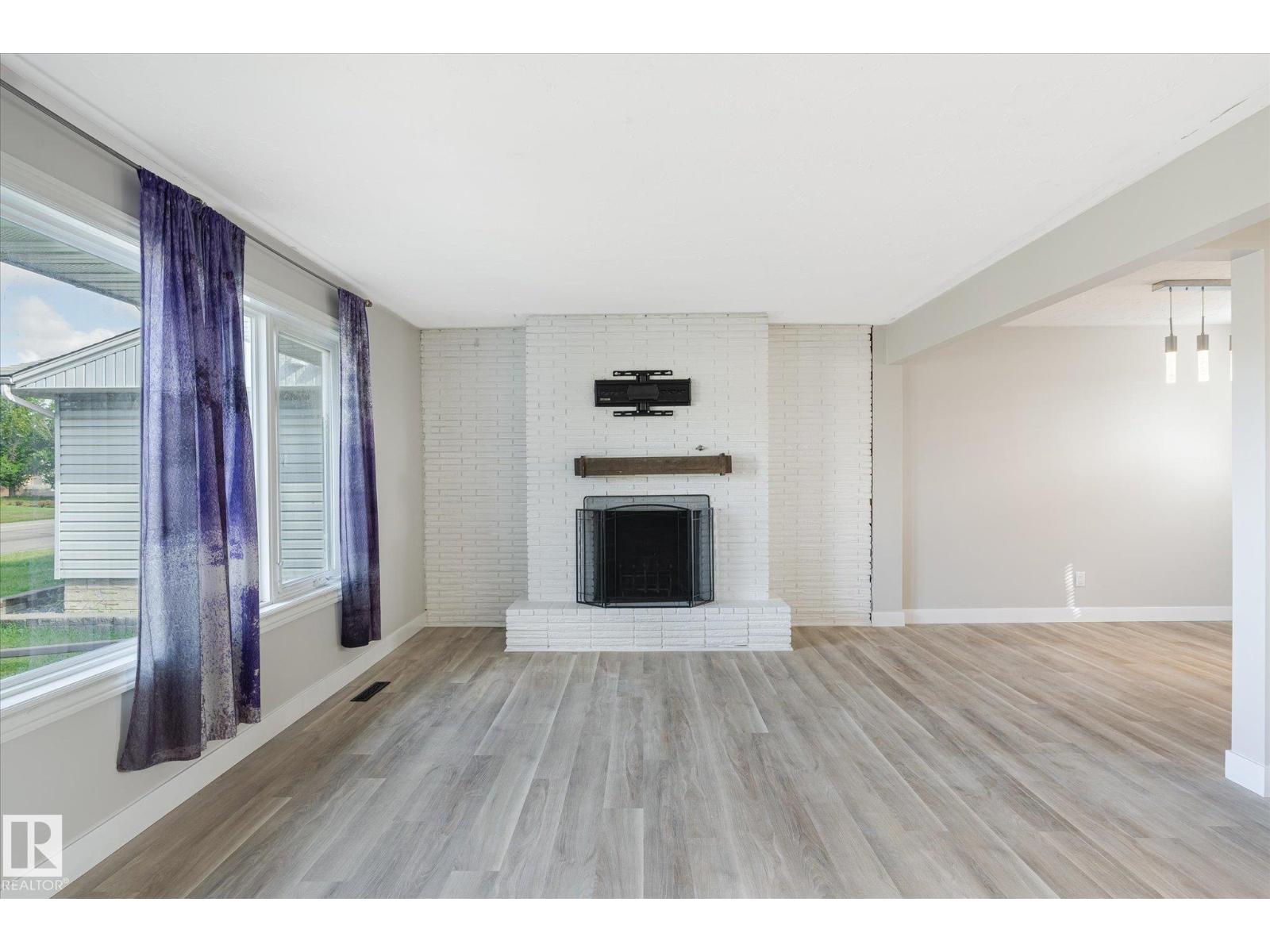 Property at 13543 139 ST NW image 4
