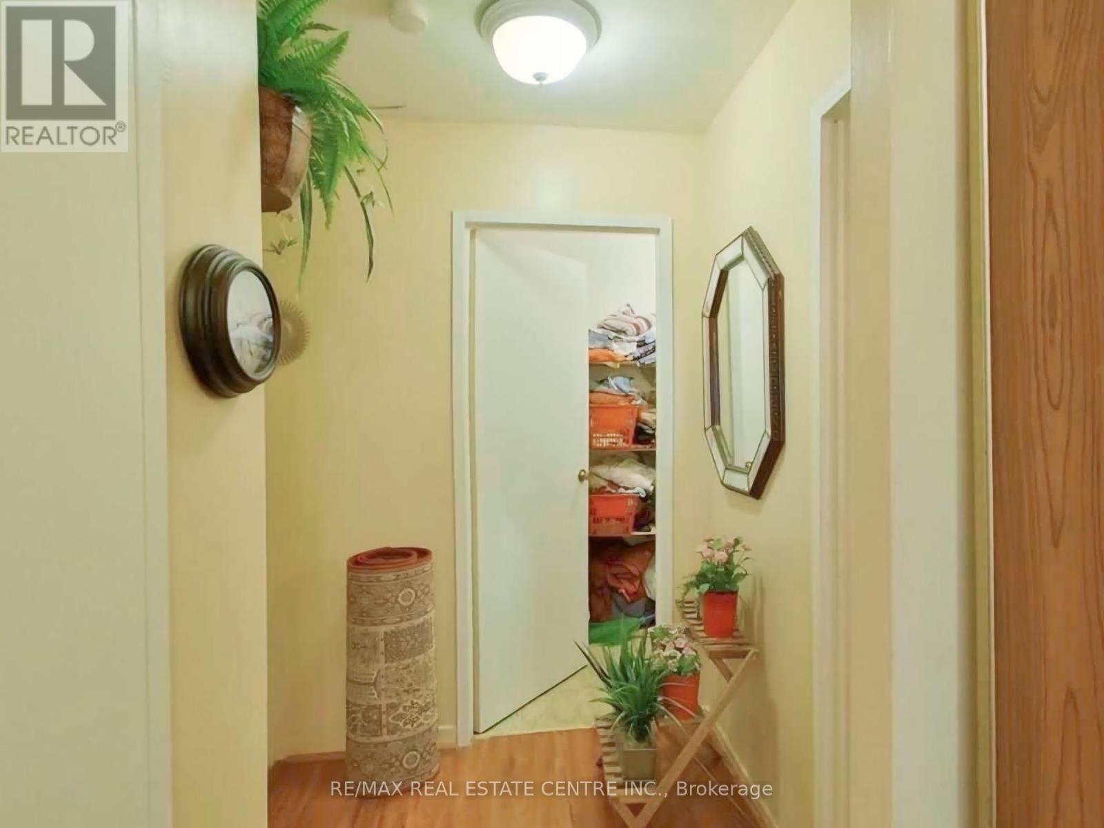 Property at 111 - 2095 ROCHE COURT image 4