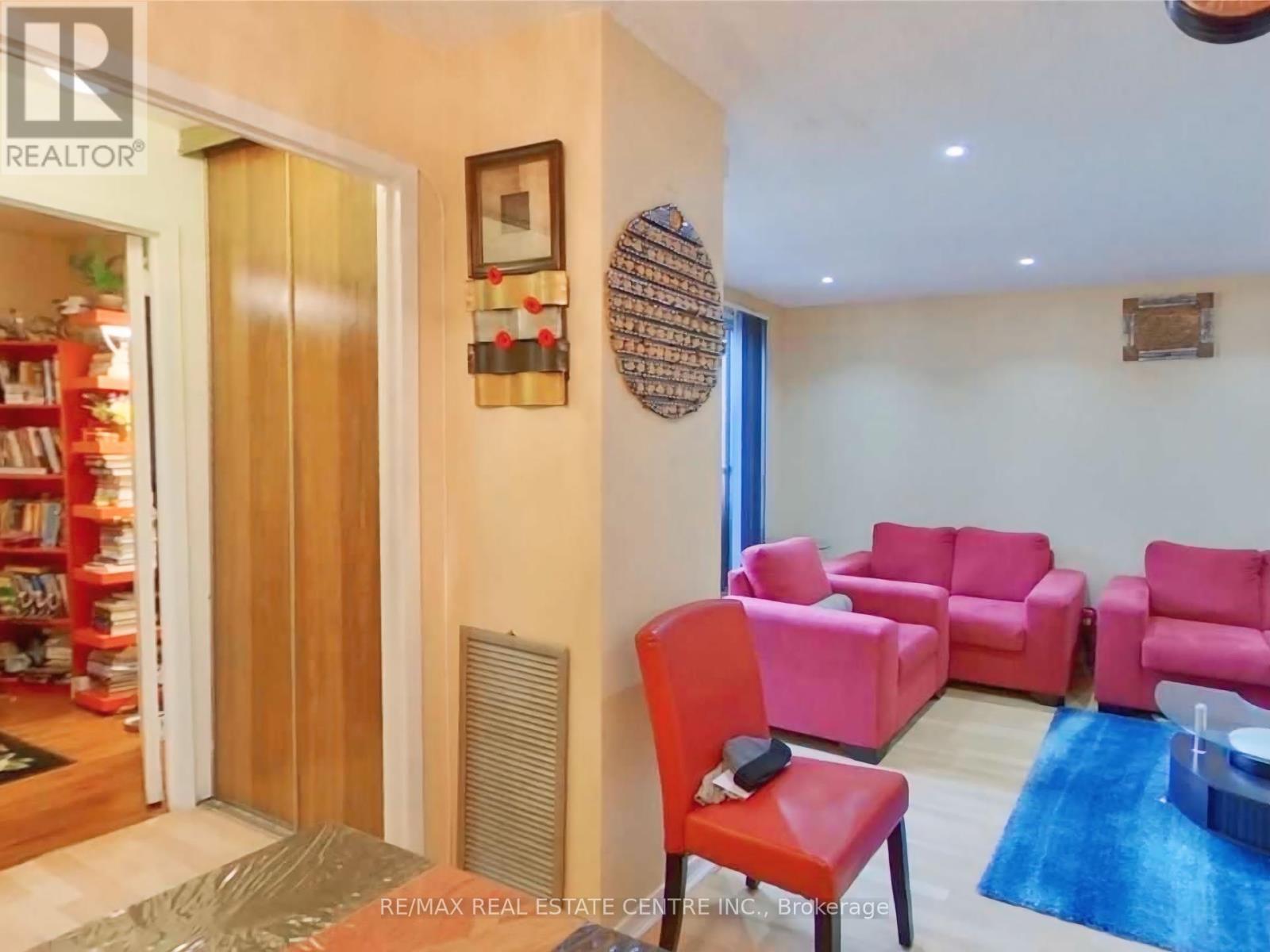 Property at 111 - 2095 ROCHE COURT image 5