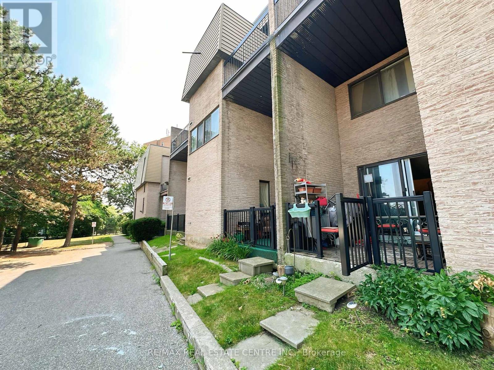 Property at 111 - 2095 ROCHE COURT image 1