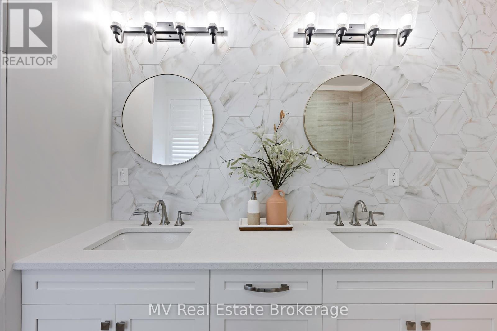 34 Creekside Terrace Private, Centre Wellington, Ontario  N1M 0H4 - Photo 31 - X12342867