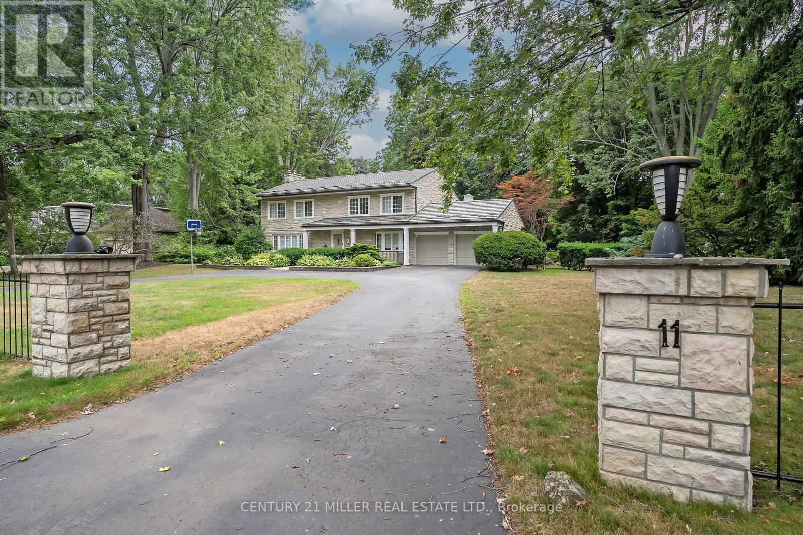 11 Colonial Crescent, Oakville, Ontario  L6J 4K8 - Photo 1 - W12342815