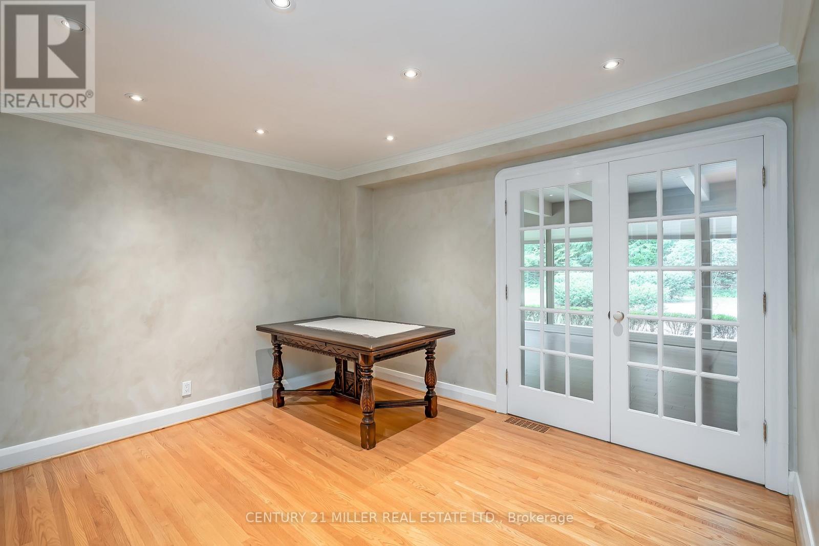 11 Colonial Crescent, Oakville, Ontario  L6J 4K8 - Photo 13 - W12342815