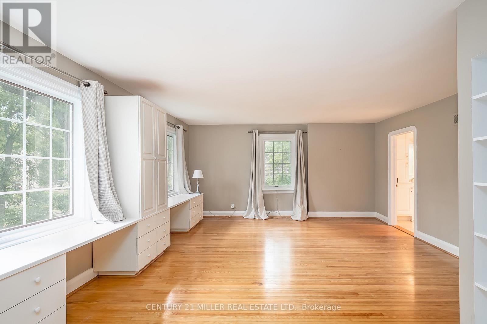11 Colonial Crescent, Oakville, Ontario  L6J 4K8 - Photo 16 - W12342815