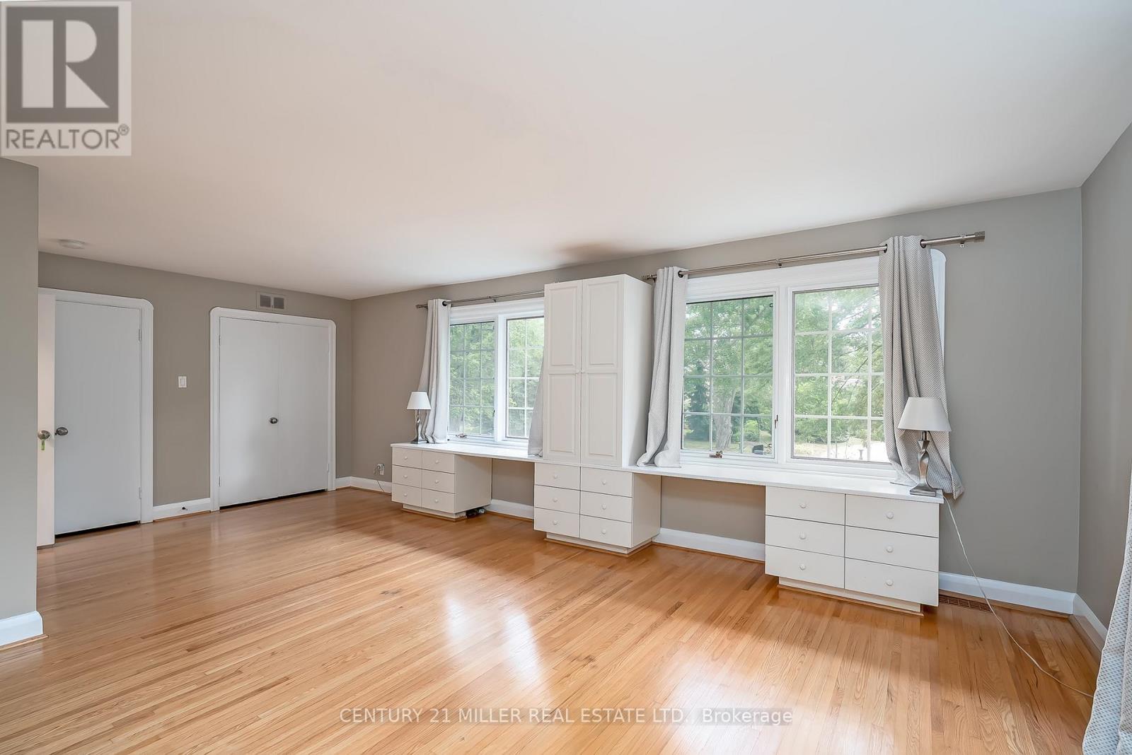 11 Colonial Crescent, Oakville, Ontario  L6J 4K8 - Photo 17 - W12342815