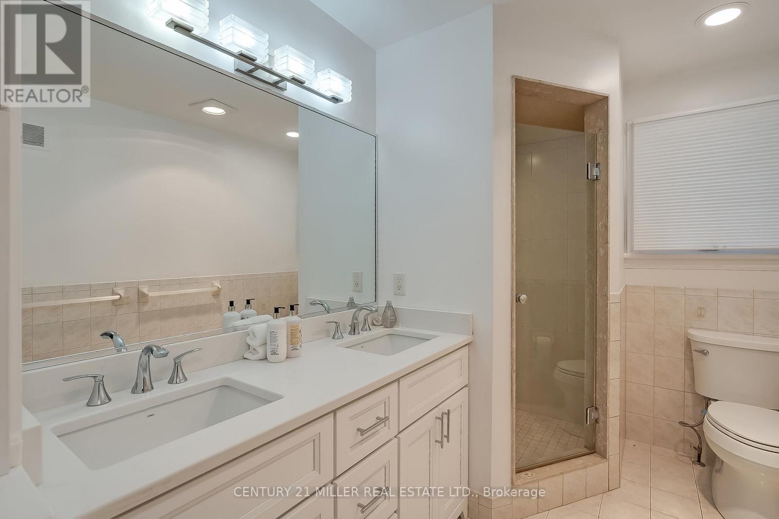 11 Colonial Crescent, Oakville, Ontario  L6J 4K8 - Photo 18 - W12342815