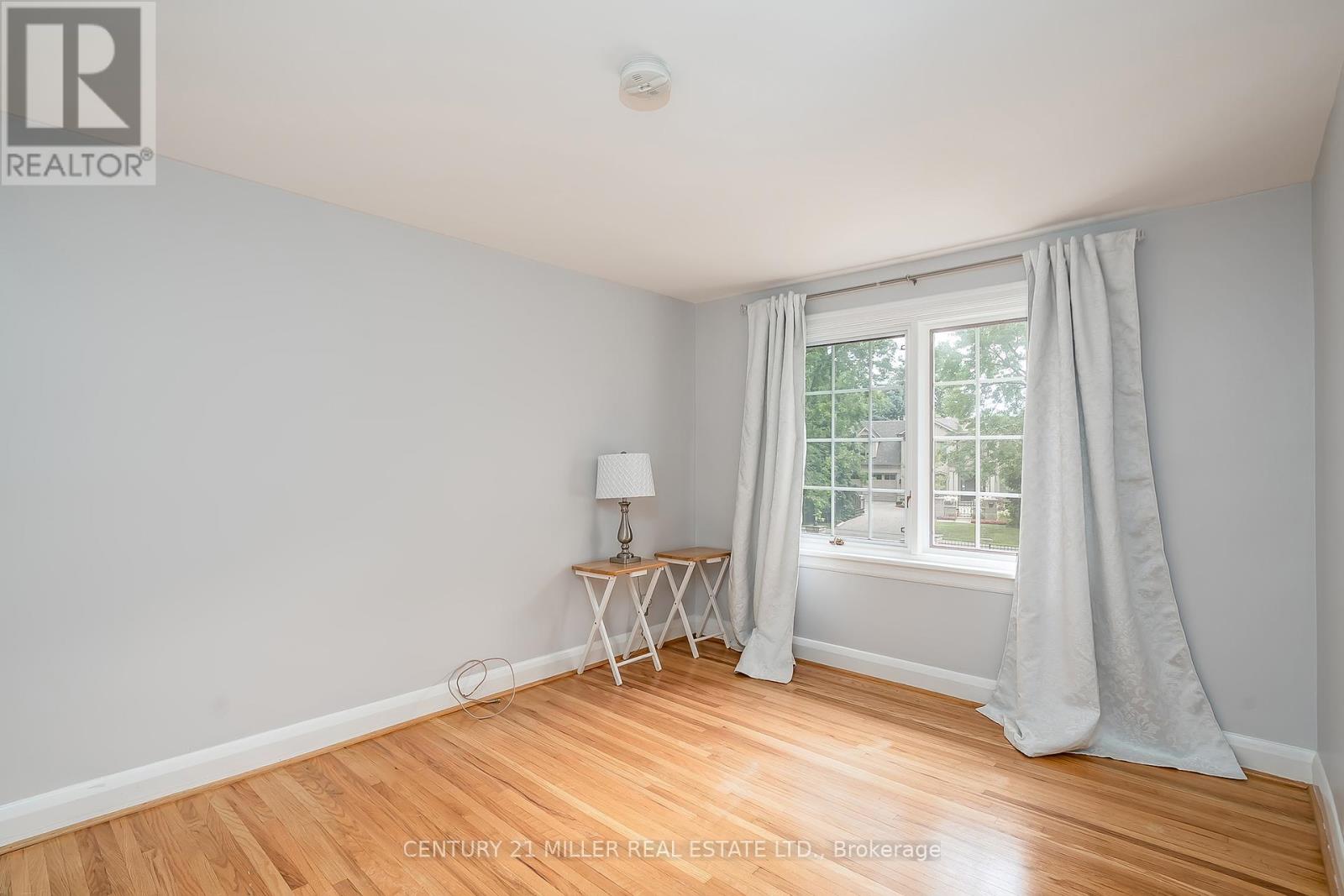 11 Colonial Crescent, Oakville, Ontario  L6J 4K8 - Photo 20 - W12342815