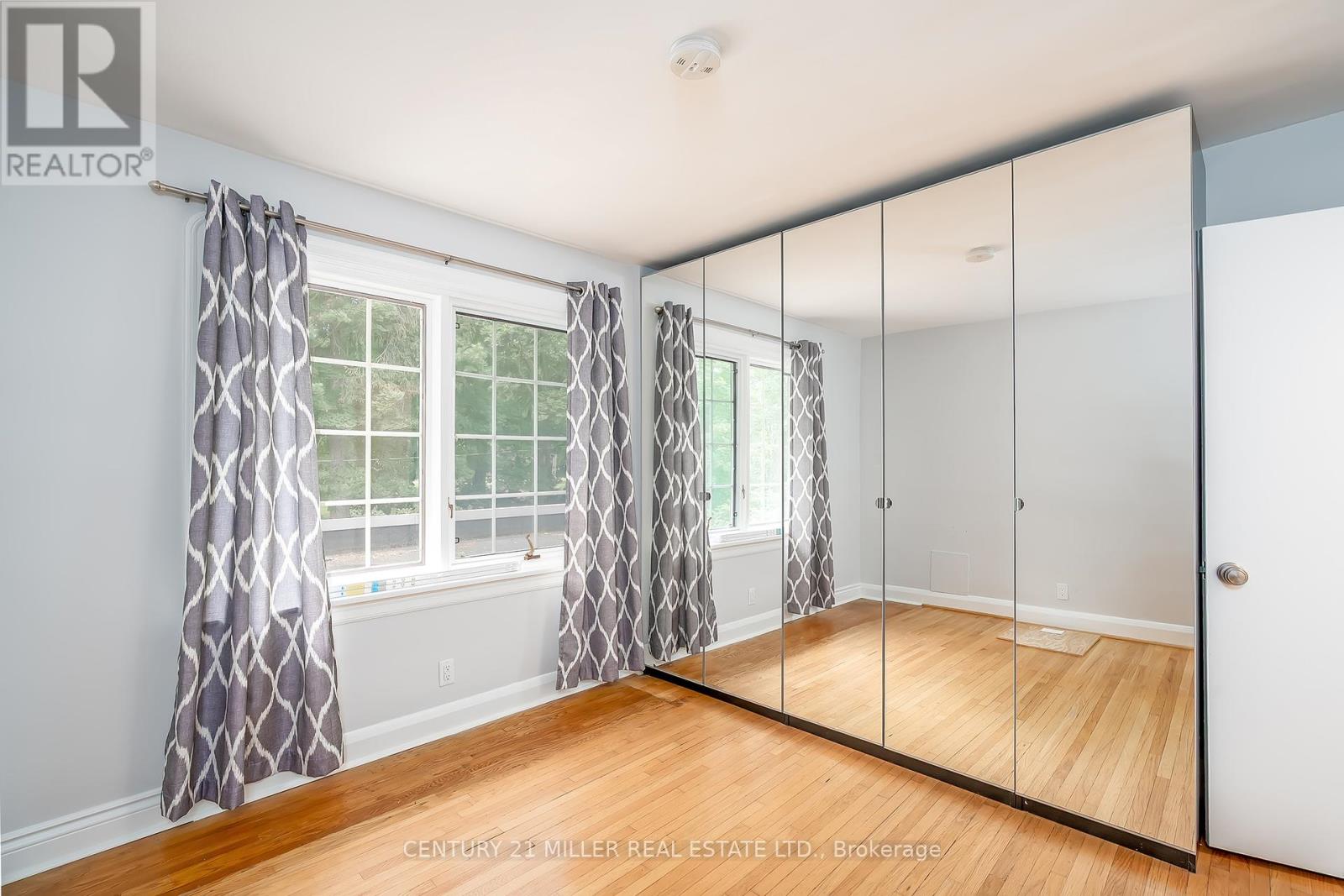 11 Colonial Crescent, Oakville, Ontario  L6J 4K8 - Photo 21 - W12342815