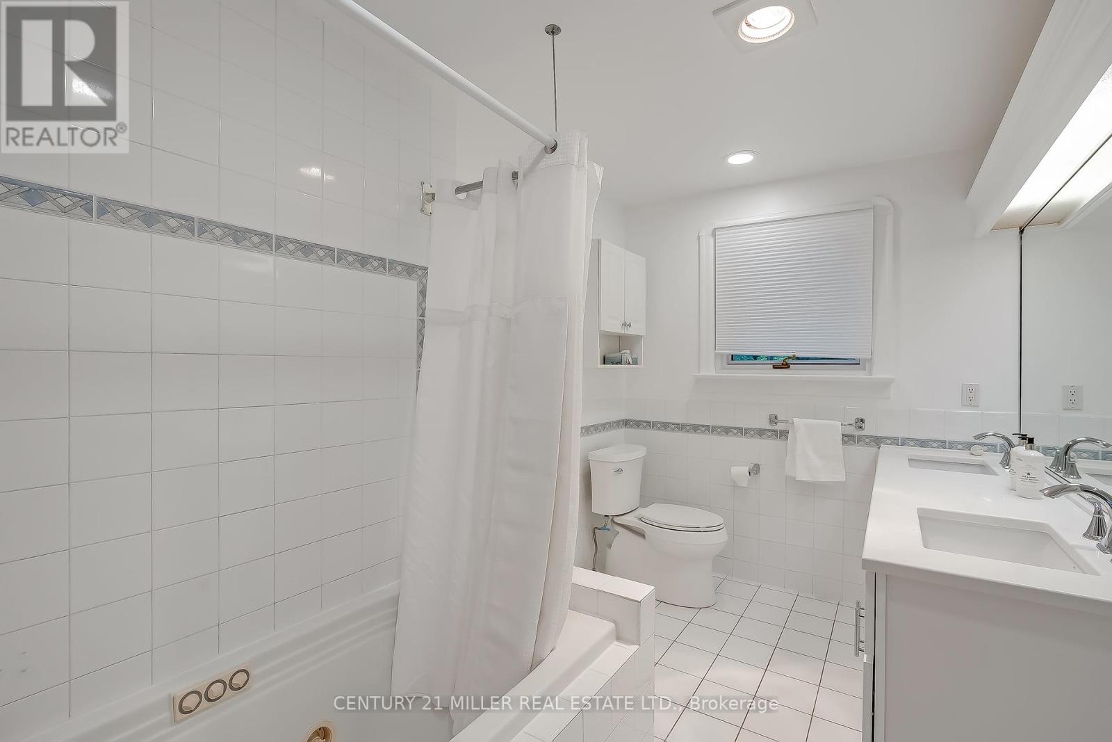 11 Colonial Crescent, Oakville, Ontario  L6J 4K8 - Photo 22 - W12342815